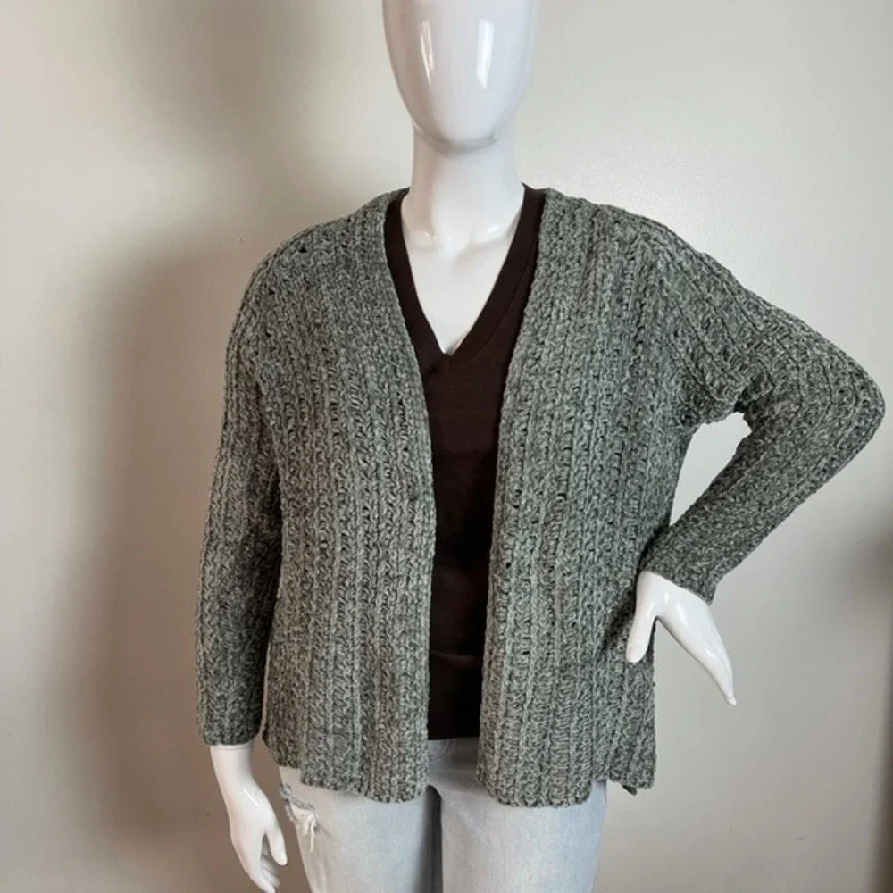 ⭐️ Wild Fable  Modern Minimalist‎ Green Knit Cardigan size M